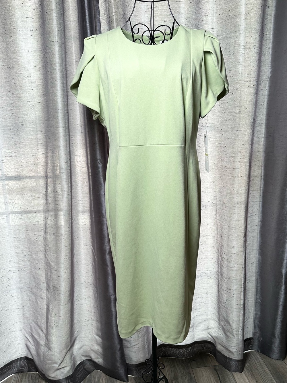 NWT Calvin Klein Pale Green Midi Dress with Short Flutter Sleeves Size 14